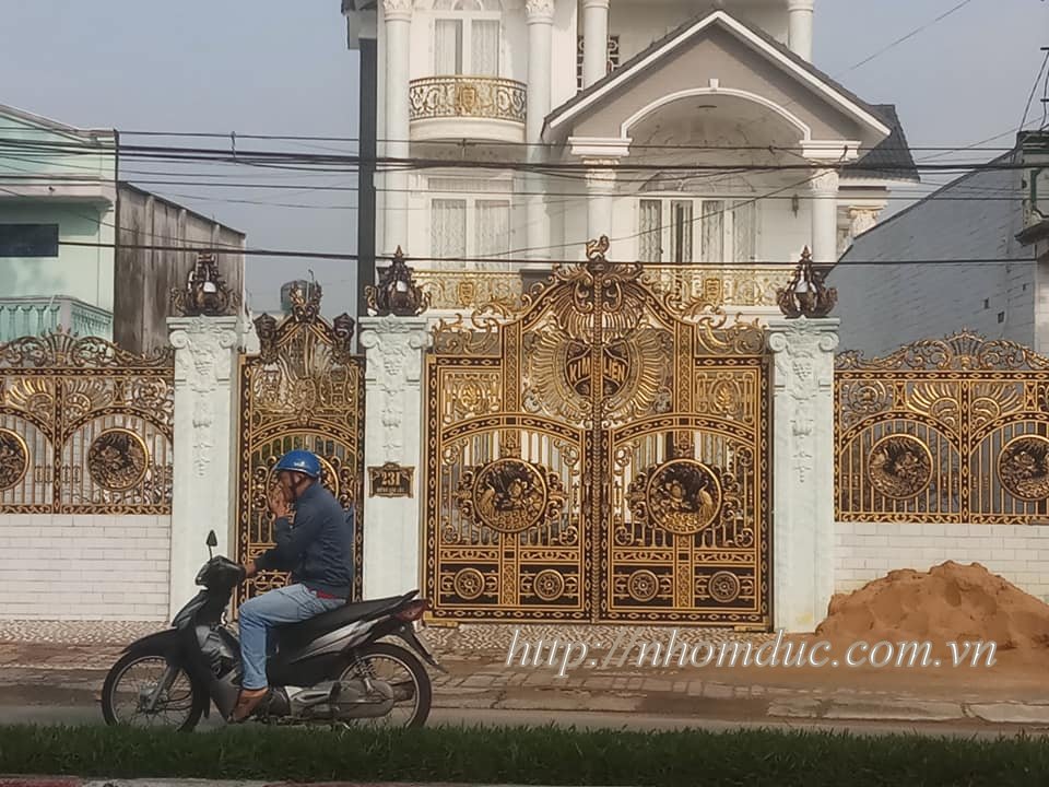 Cổng biệt thự cổng nhôm đúc Biên Hoà Đồng Nai 