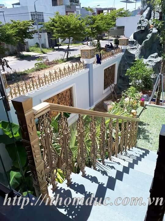 Cầu thang nhôm đúc cao cấp phù hợp với các không gian nhà biệt thự,kiến trúc Pháp