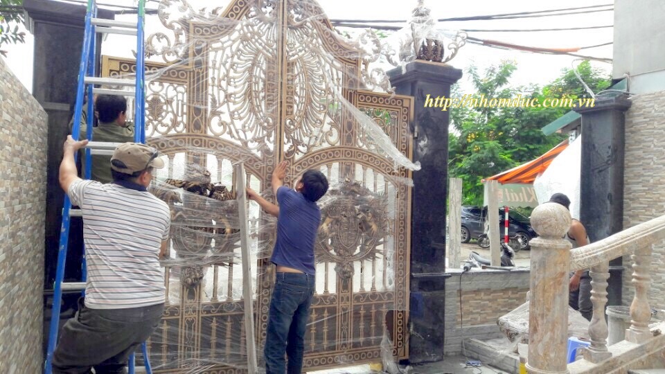 Công trình cổng nhôm đúc anh Trinh, 74 Hồ Ba Mẫu, Hà Nội