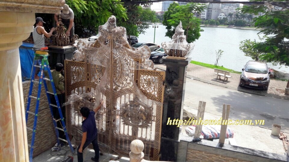 Công trình cổng nhôm đúc anh Trinh, 74 Hồ Ba Mẫu, Hà Nội
