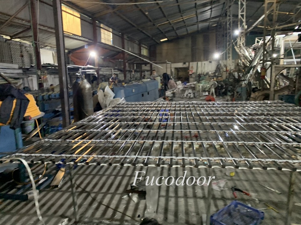 Cửa cuốn lưới song ngang inox vuông, cửa cuốn khớp thoáng 20x20, cửa cuốn khớp thoáng phi tại Hà Nam