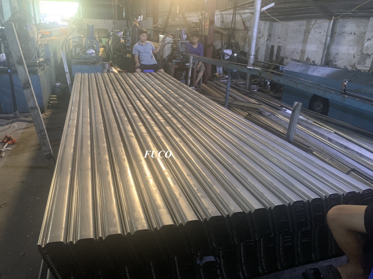 Cửa cuốn siêu trường thép đột lỗ thoáng khu vực Quảng Trị