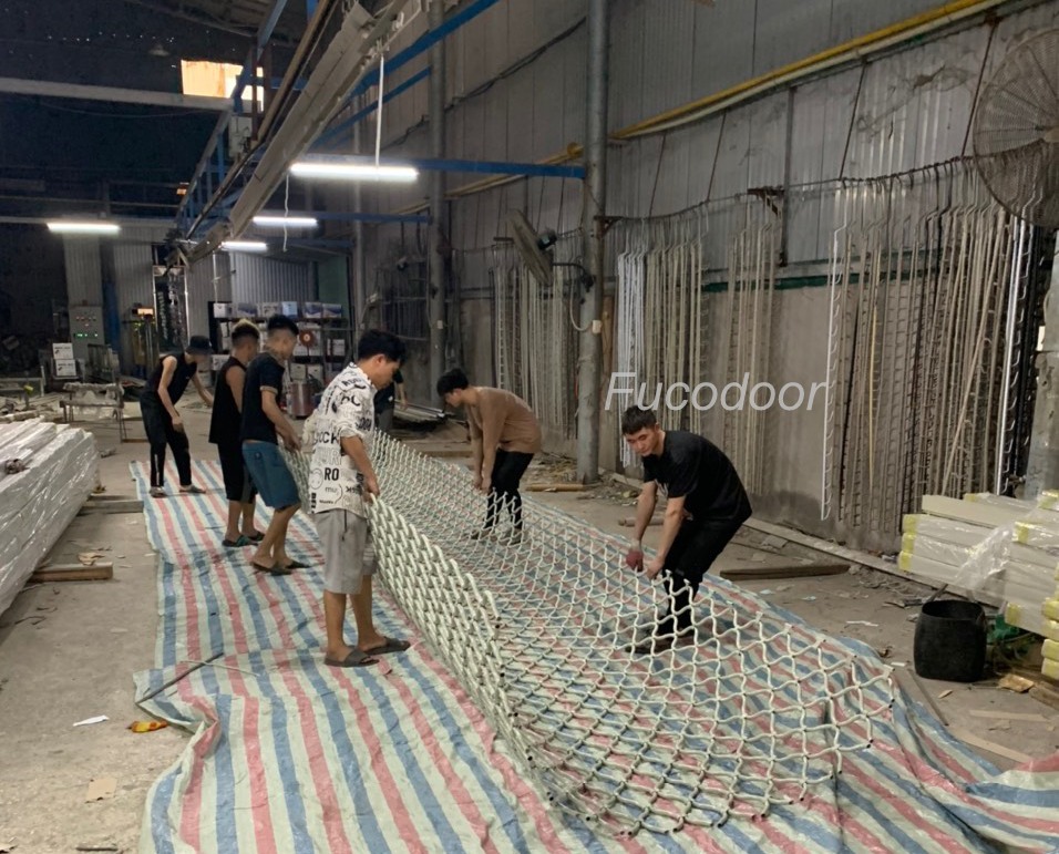 Cửa cuốn Mắt lưới sơn tĩnh điện tại Nam Định