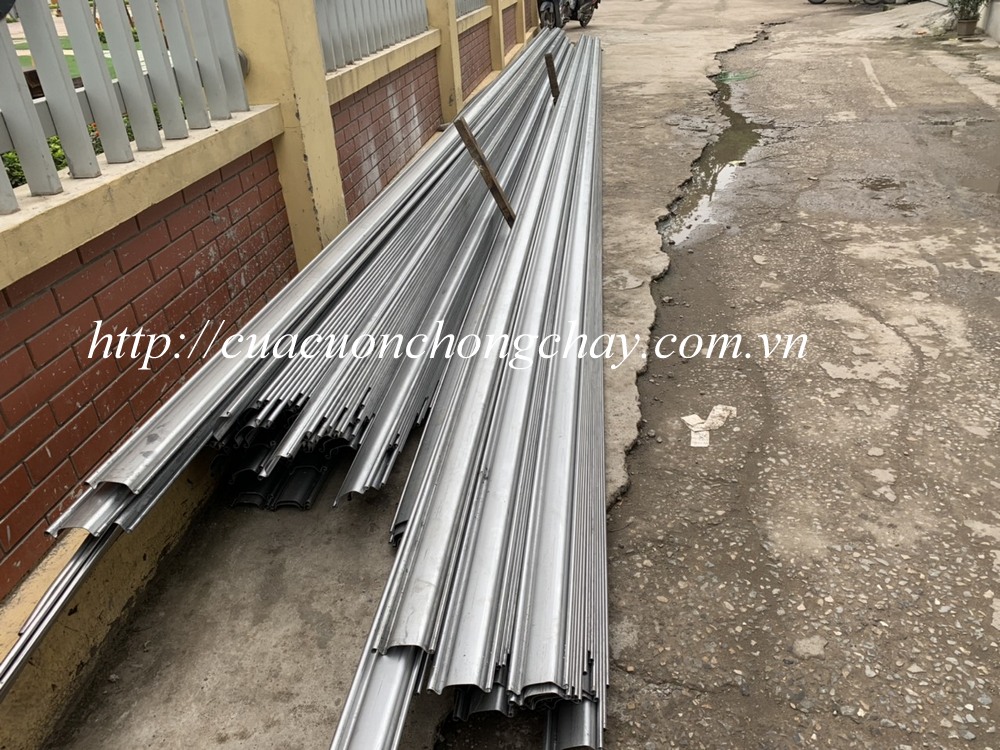 lá cửa cuốn chống cháy rộng 12m