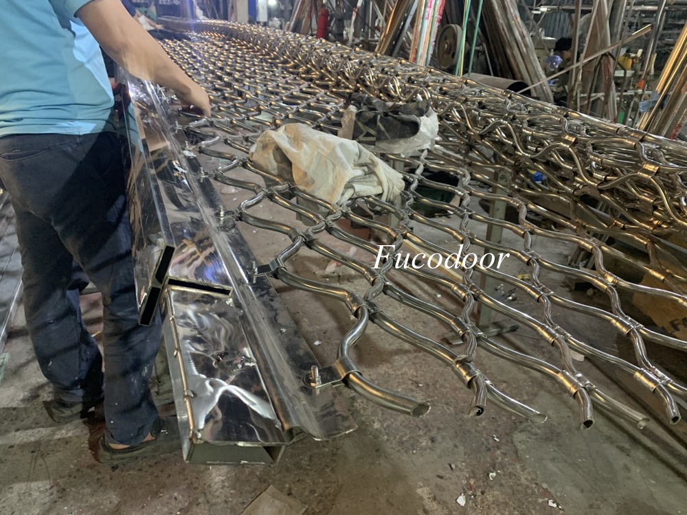 Giá Cửa cuốn Mắt Võng INOX 304 tại Quảng Ninh