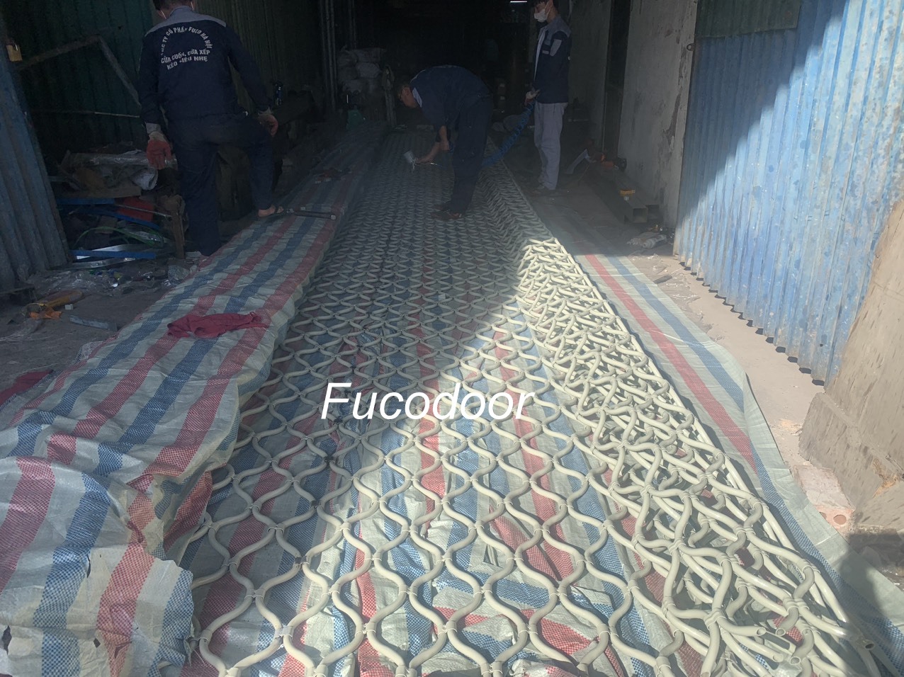 Báo giá cửa cuốn mắt võng