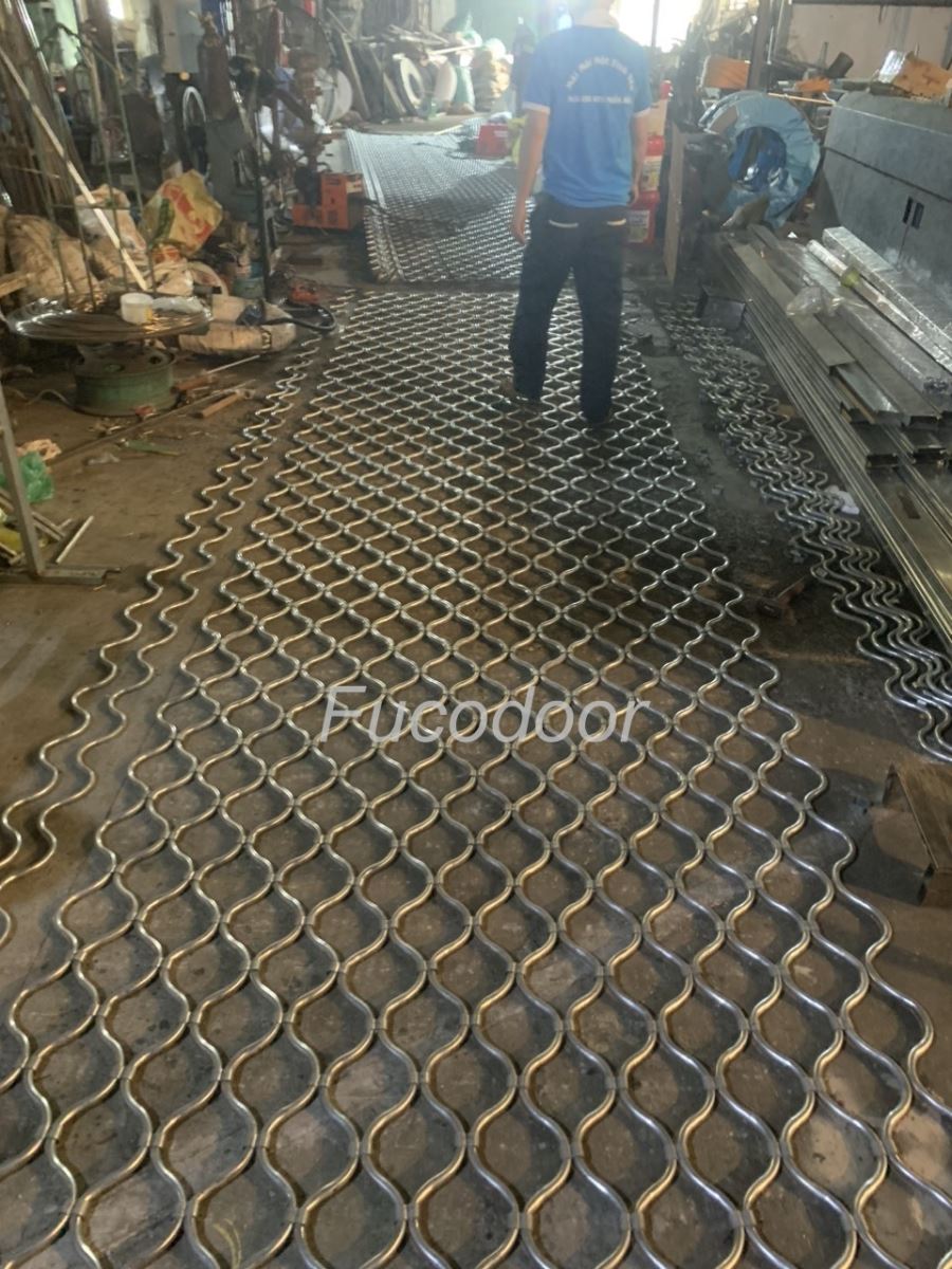 Cửa cuốn lưới mắt võng