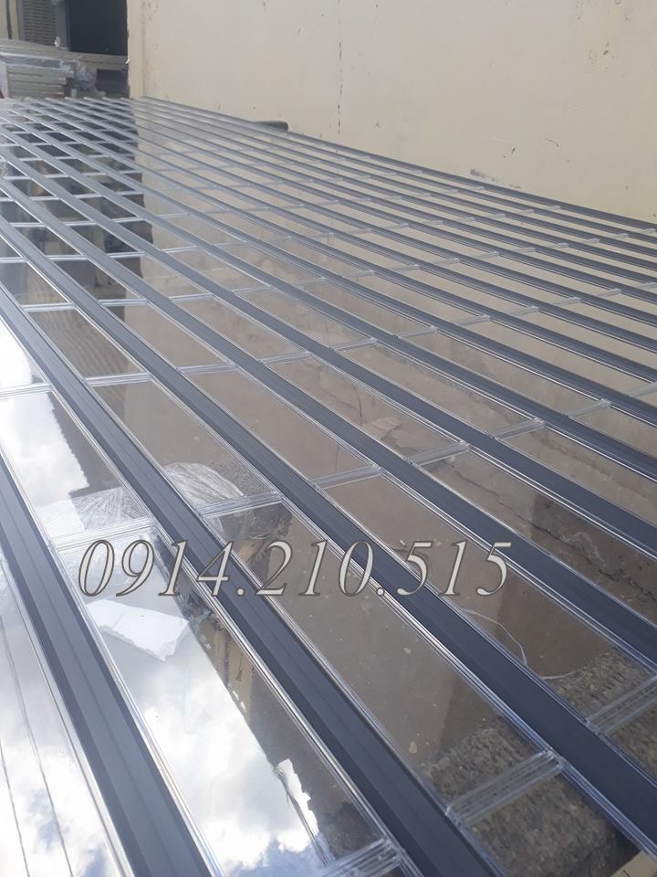 Mẫu cửa cuốn trong suốt