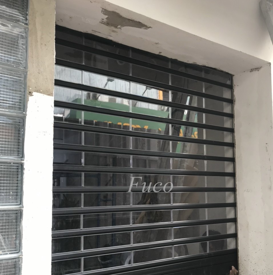 Cửa cuốn trong suốt